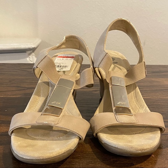 Anne Klein wedge - Picture 3 of 3
